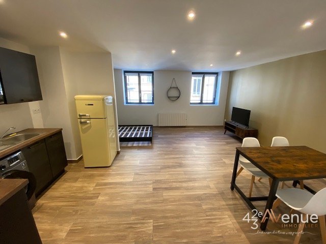 Grand 1 pièce Semi-Meublé A LOUER - ST ETIENNE QUARTIER DES URSULES - 41.99 m2 - 495 &euro; charges comprises par mois