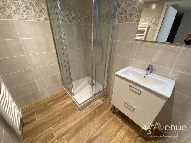 Grand 1 pièce Semi-Meublé A LOUER - ST ETIENNE QUARTIER DES URSULES - 41.99 m2 - 495 &euro; charges comprises par mois