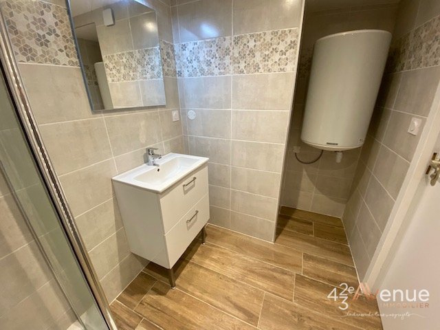 Grand 1 pièce Semi-Meublé A LOUER - ST ETIENNE QUARTIER DES URSULES - 41.99 m2 - 495 &euro; charges comprises par mois