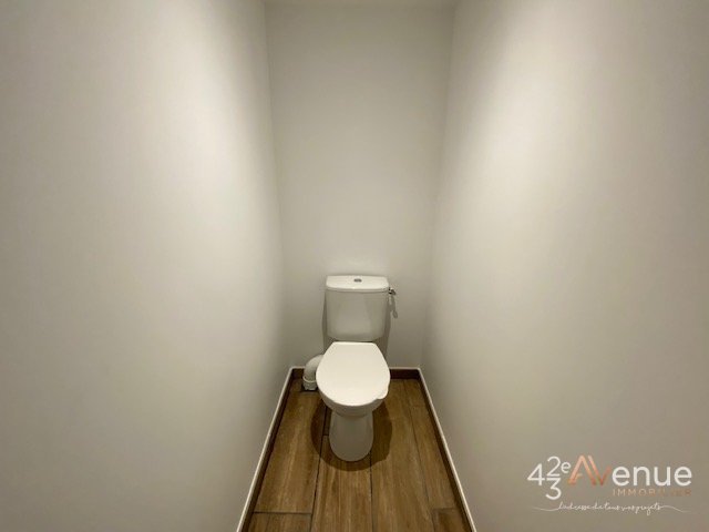 Grand 1 pièce Semi-Meublé A LOUER - ST ETIENNE QUARTIER DES URSULES - 41.99 m2 - 495 &euro; charges comprises par mois