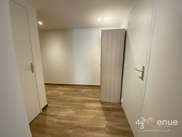 Grand 1 pièce Semi-Meublé A LOUER - ST ETIENNE QUARTIER DES URSULES - 41.99 m2 - 495 &euro; charges comprises par mois