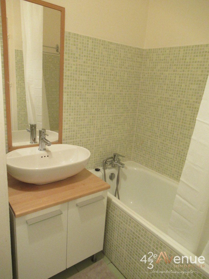 APPARTEMENT T1 - ST ETIENNE VILLEBOEUF - 26.01 m2 - LOU&Eacute;