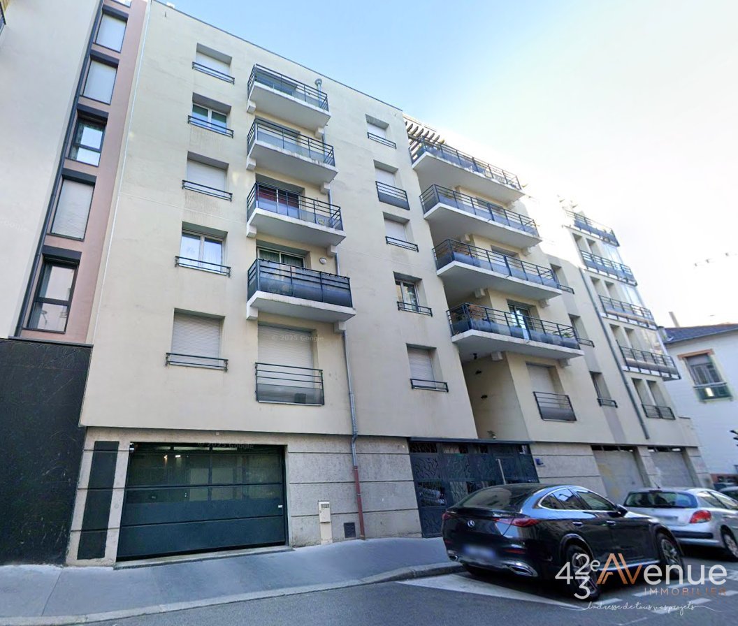 APPARTEMENT T1 A VENDRE - ST ETIENNE CENTRE VILLE - 21.6 m2 - 65 000 €