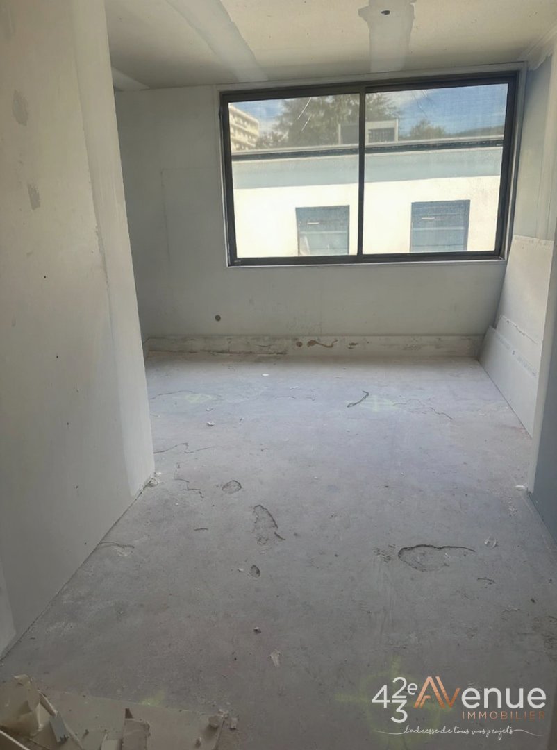 STUDIO A VENDRE - ST ETIENNE FAURIEL - 20 m2 - 74900€