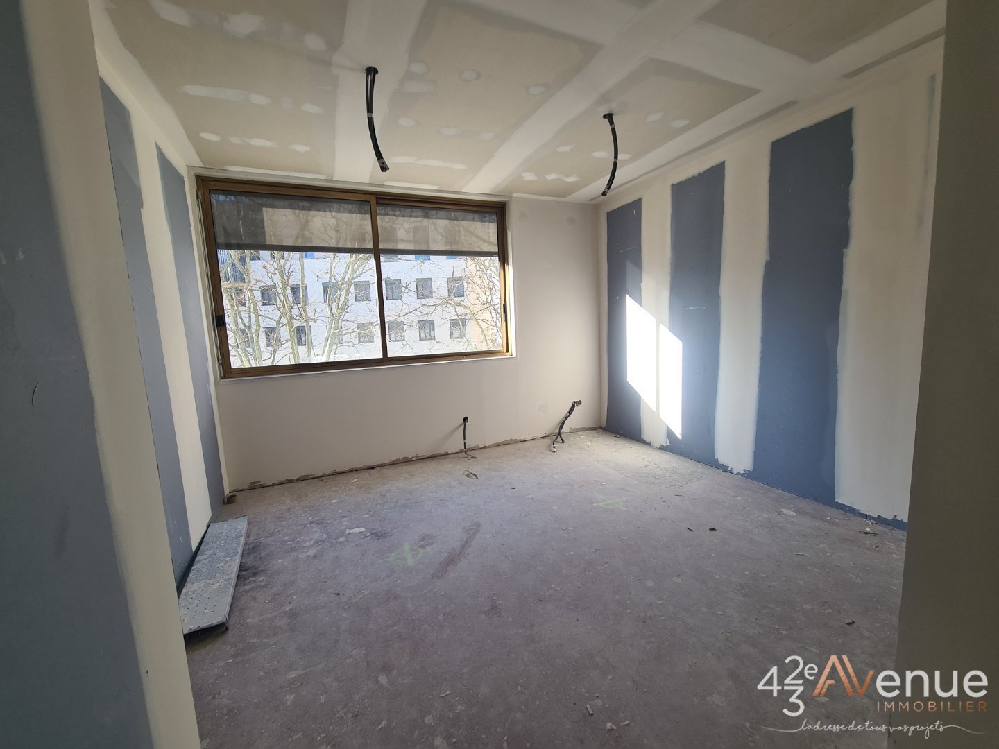 STUDIO A VENDRE - ST ETIENNE FAURIEL - 20 m2 - 74�900�&euro;