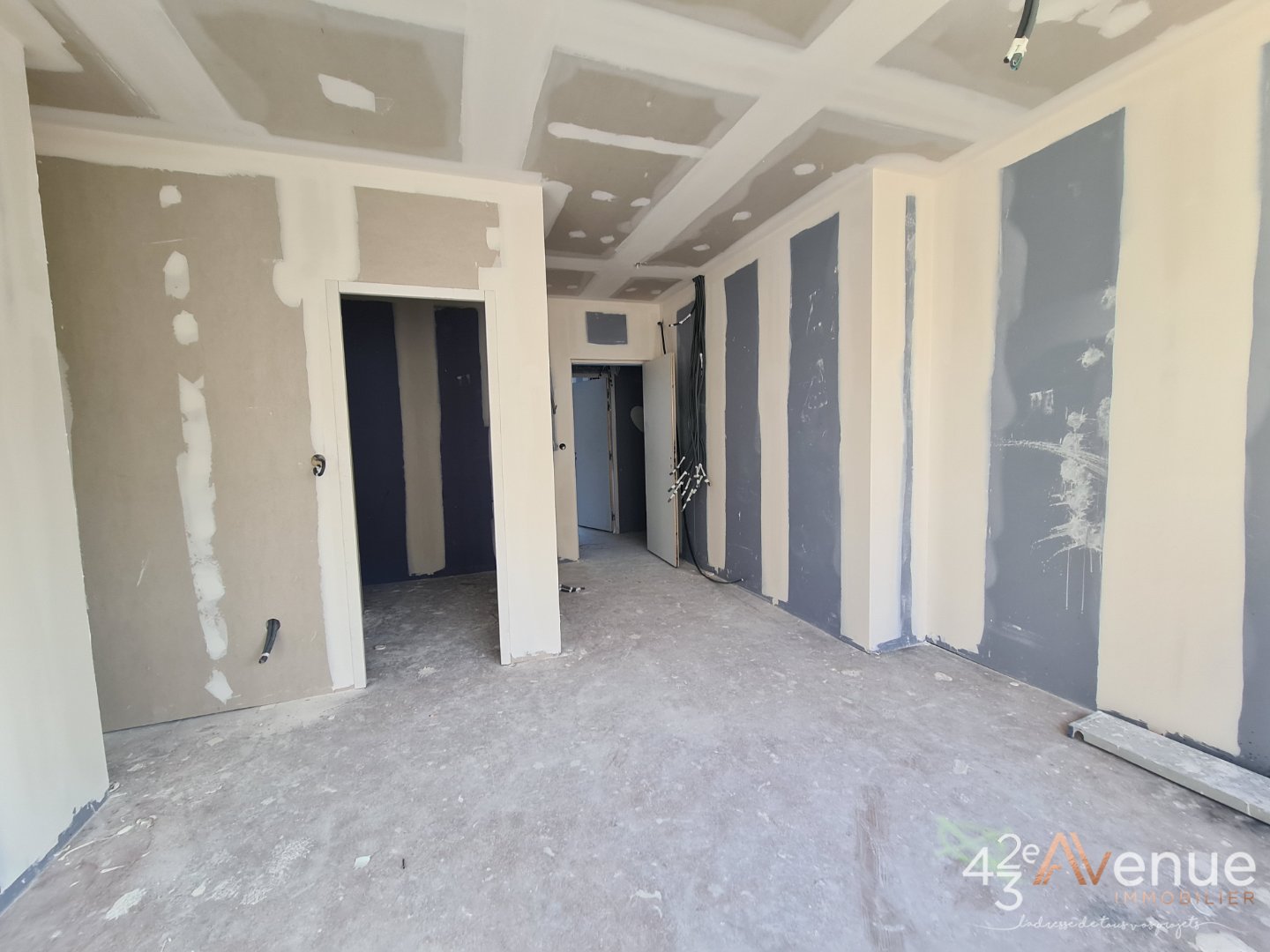 STUDIO A VENDRE - ST ETIENNE FAURIEL - 20 m2 - 74�900�&euro;