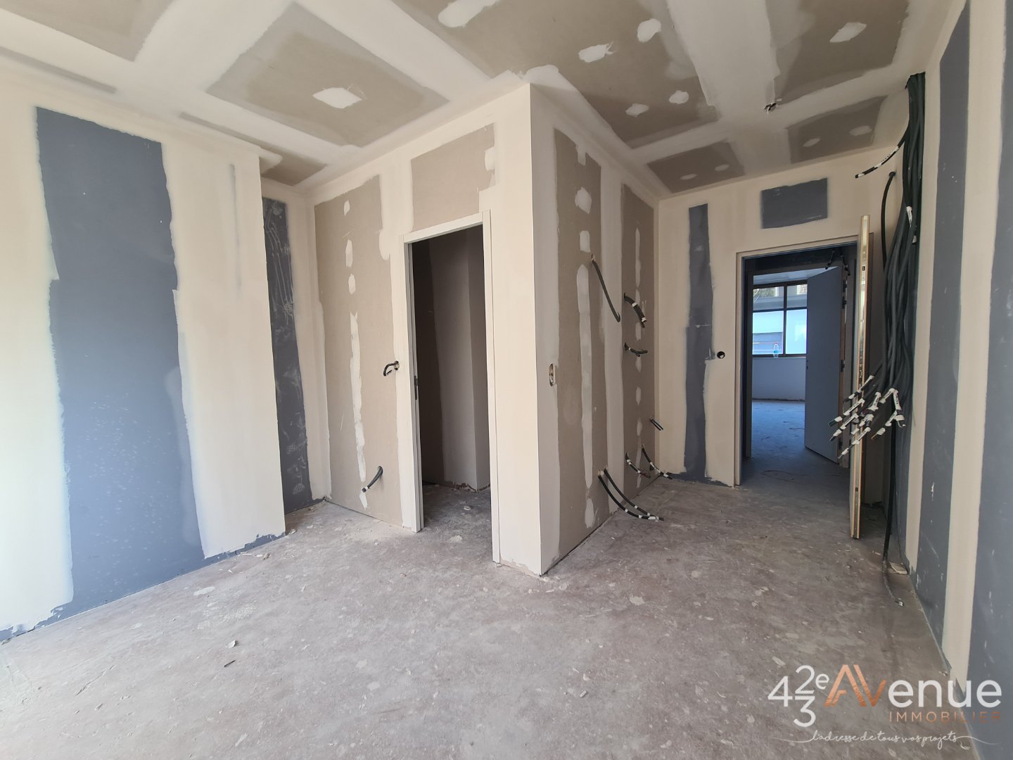 STUDIO A VENDRE - ST ETIENNE FAURIEL - 20 m2 - 74�900�&euro;