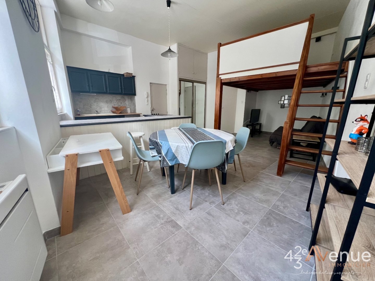T1 de 32 m2 plus chambre en mezzanine - ST ETIENNE Hauteur de la place Albert Thomas - 32.43 m2 - VENDU