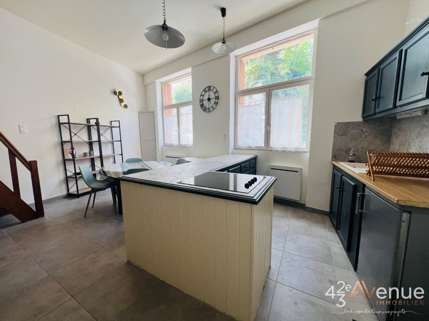 T1 de 32 m2 plus chambre en mezzanine - ST ETIENNE Hauteur de la place Albert Thomas - 32.43 m2 - VENDU