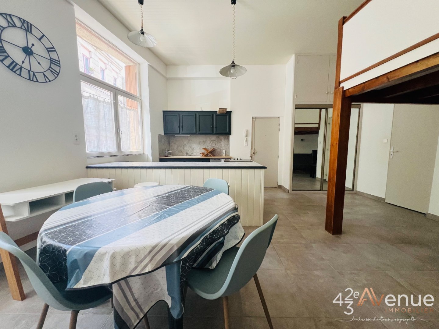 T1 de 32 m2 plus chambre en mezzanine - ST ETIENNE Hauteur de la place Albert Thomas - 32.43 m2 - VENDU