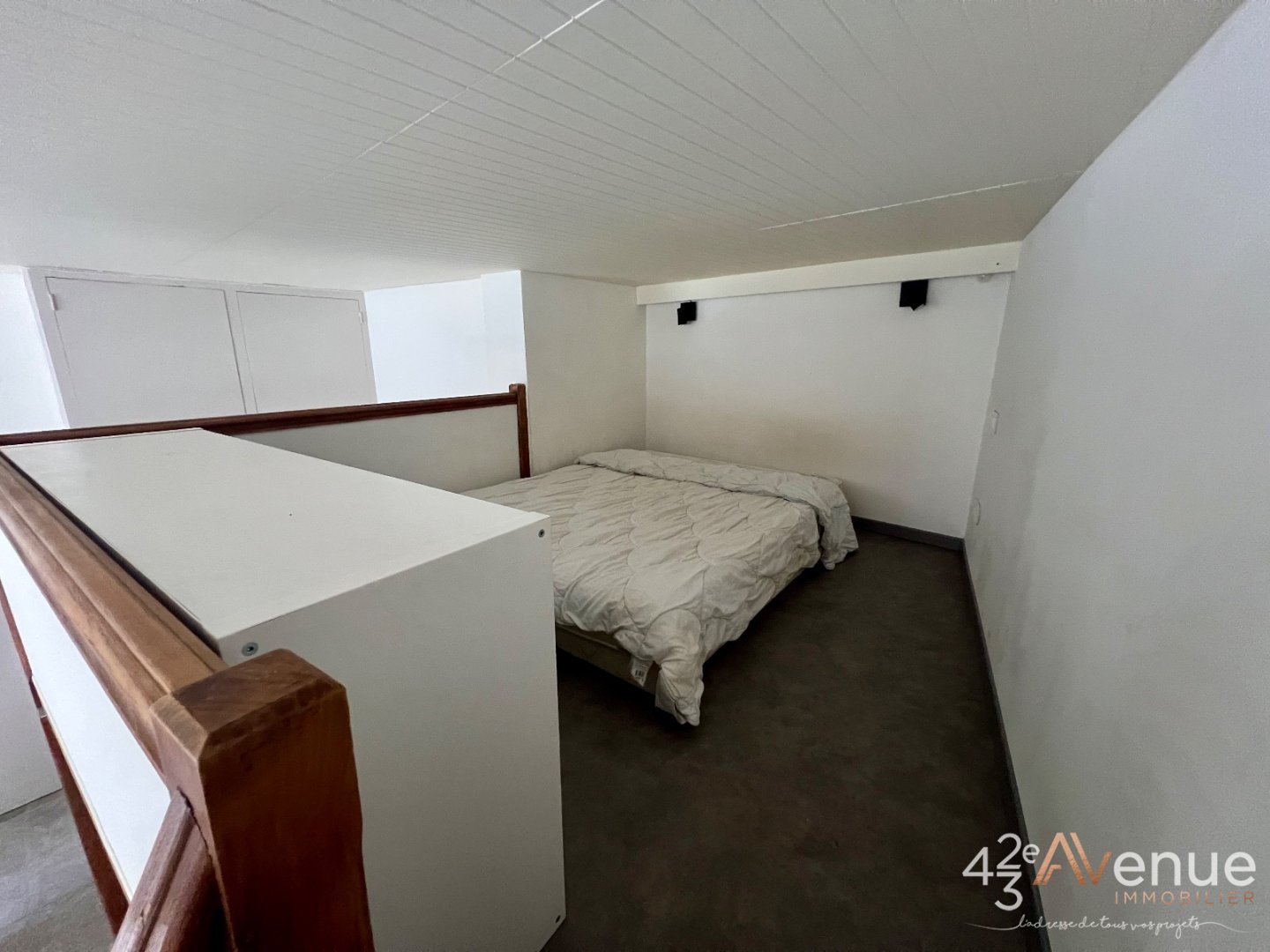 T1 de 32 m2 plus chambre en mezzanine - ST ETIENNE Hauteur de la place Albert Thomas - 32.43 m2 - VENDU