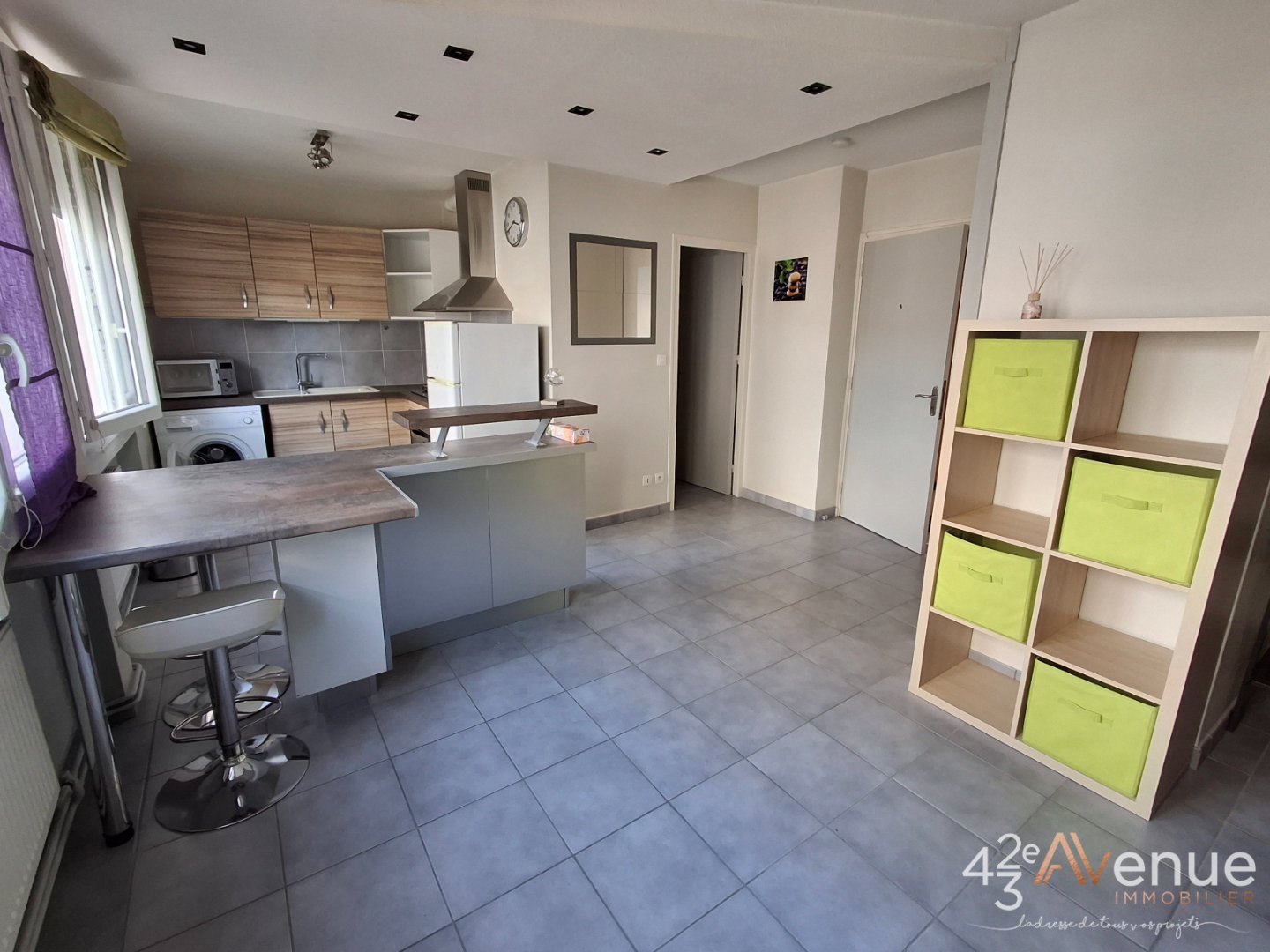 GRAND STUDIO A VENDRE - ST ETIENNE MONTPLAISIR - 36 m2 - 56000€