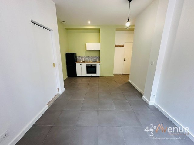 APPARTEMENT T2 A LOUER - ST ETIENNE ALBERT THOMAS/URSULES/LES HALLES - 32.98 m2 - 500 &euro; charges comprises par mois