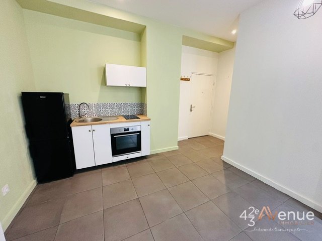 APPARTEMENT T2 A LOUER - ST ETIENNE ALBERT THOMAS/URSULES/LES HALLES - 32.98 m2 - 500 &euro; charges comprises par mois