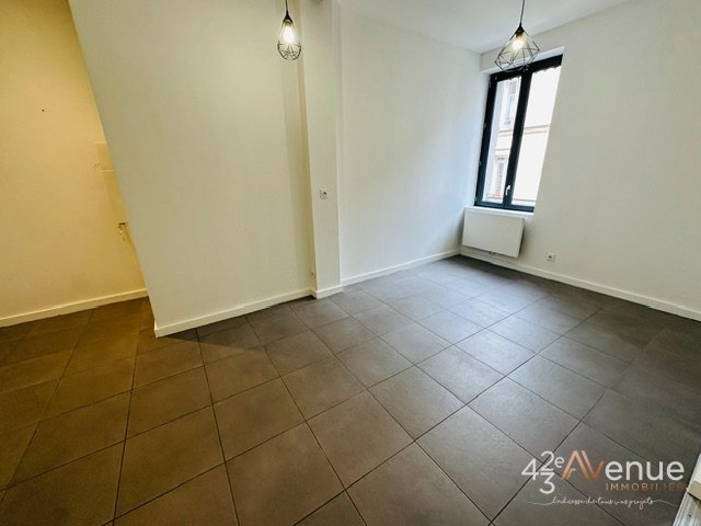 APPARTEMENT T2 A LOUER - ST ETIENNE ALBERT THOMAS/URSULES/LES HALLES - 32.98 m2 - 500 &euro; charges comprises par mois