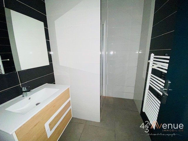 APPARTEMENT T2 A LOUER - ST ETIENNE BADOUILLERE - 44.2 m2 - 437€ charges comprises par mois