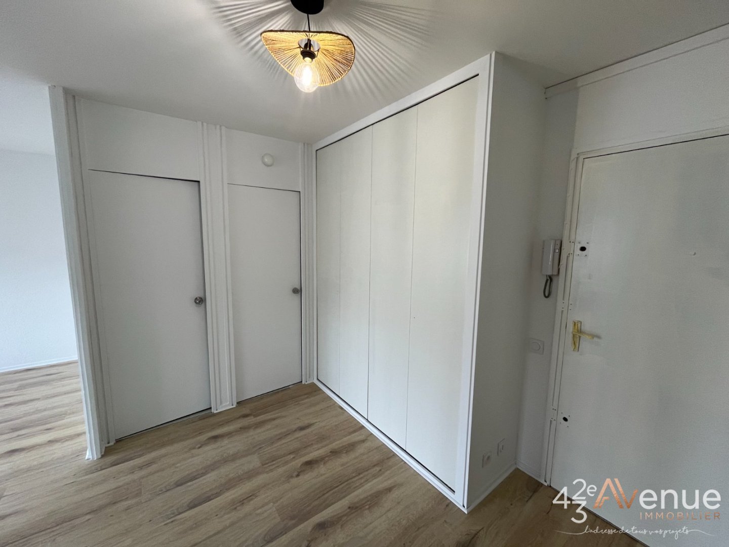 APPARTEMENT T2 - ST ETIENNE BERGSON - 46.8 m2 - LOU&Eacute;