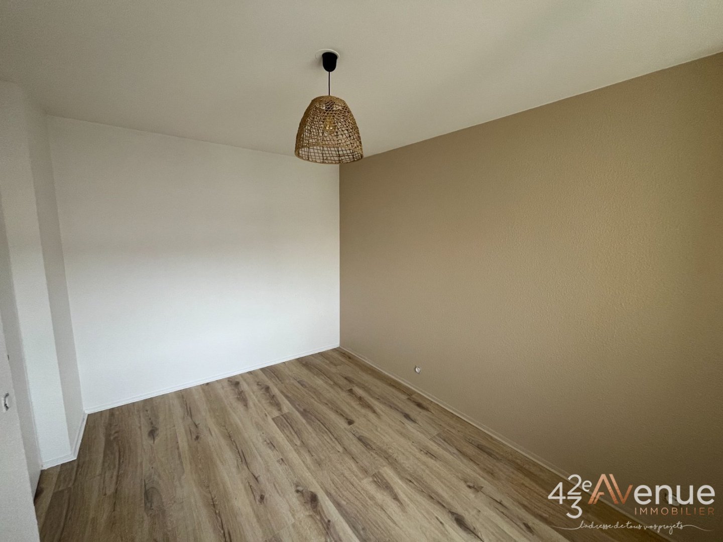 APPARTEMENT T2 - ST ETIENNE BERGSON - 46.8 m2 - LOU&Eacute;