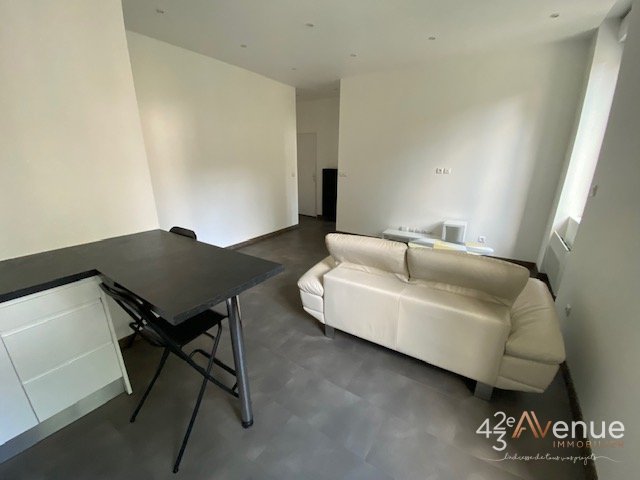 T2 Meublé A LOUER - ST ETIENNE CARNOT/CITE DESIGN - 40.35 m2 - 490 &euro; charges comprises par mois
