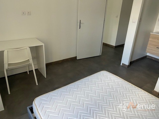 T2 Meublé A LOUER - ST ETIENNE CARNOT/CITE DESIGN - 40.35 m2 - 490 &euro; charges comprises par mois