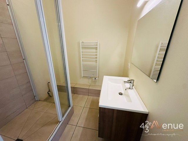 T2 Meublé A LOUER - ST ETIENNE CENTRE II  / TREFILERIE - 46.75 m2 - 515 &euro; charges comprises par mois