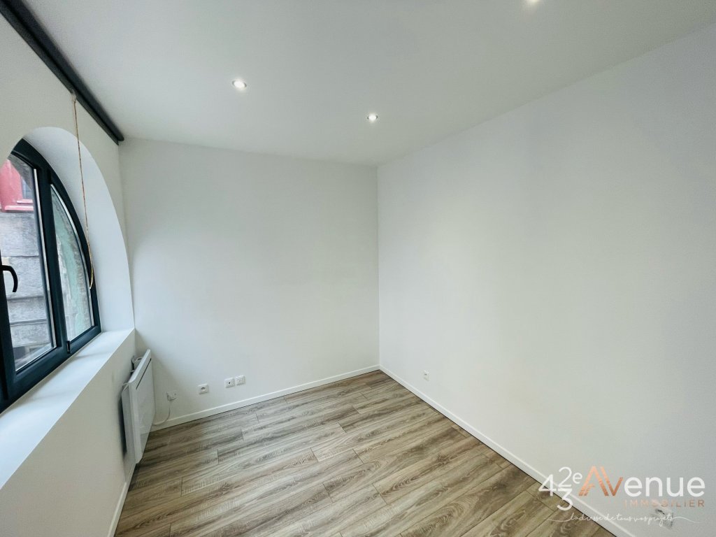 APPARTEMENT T2 - ST ETIENNE CENTRE - 34.22 m2 - LOU&Eacute;