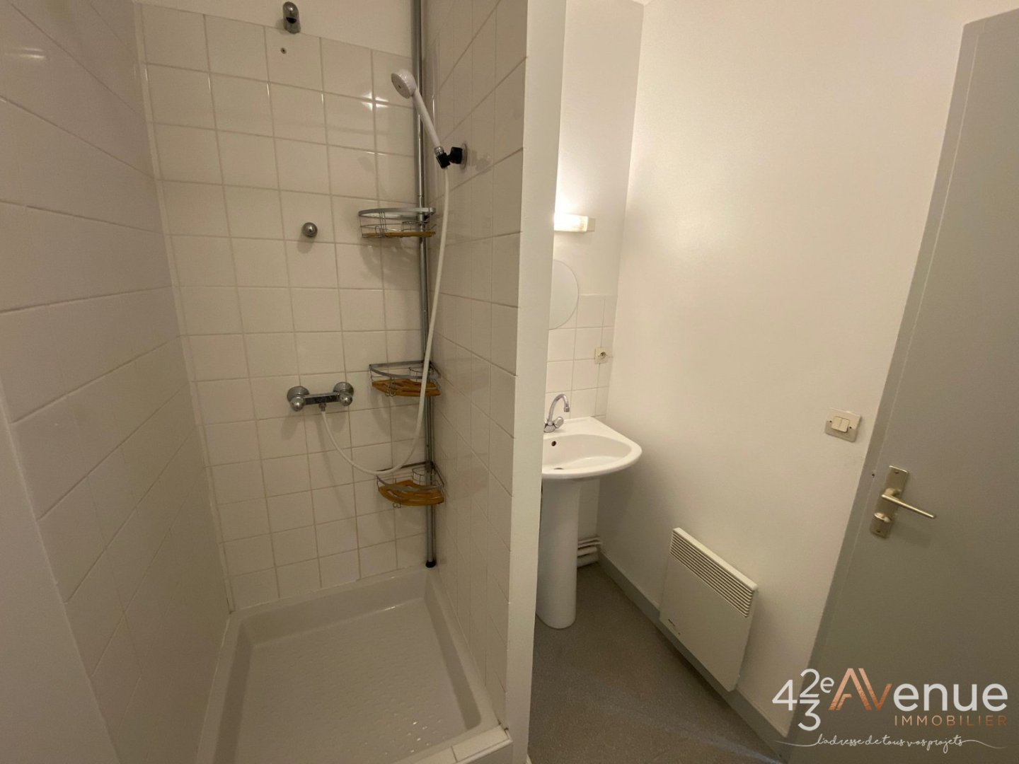 T2 Meublé A LOUER - ST ETIENNE CENTRE VILLE/JACQUARD - 35.2 m2 - 490 &euro; charges comprises par mois