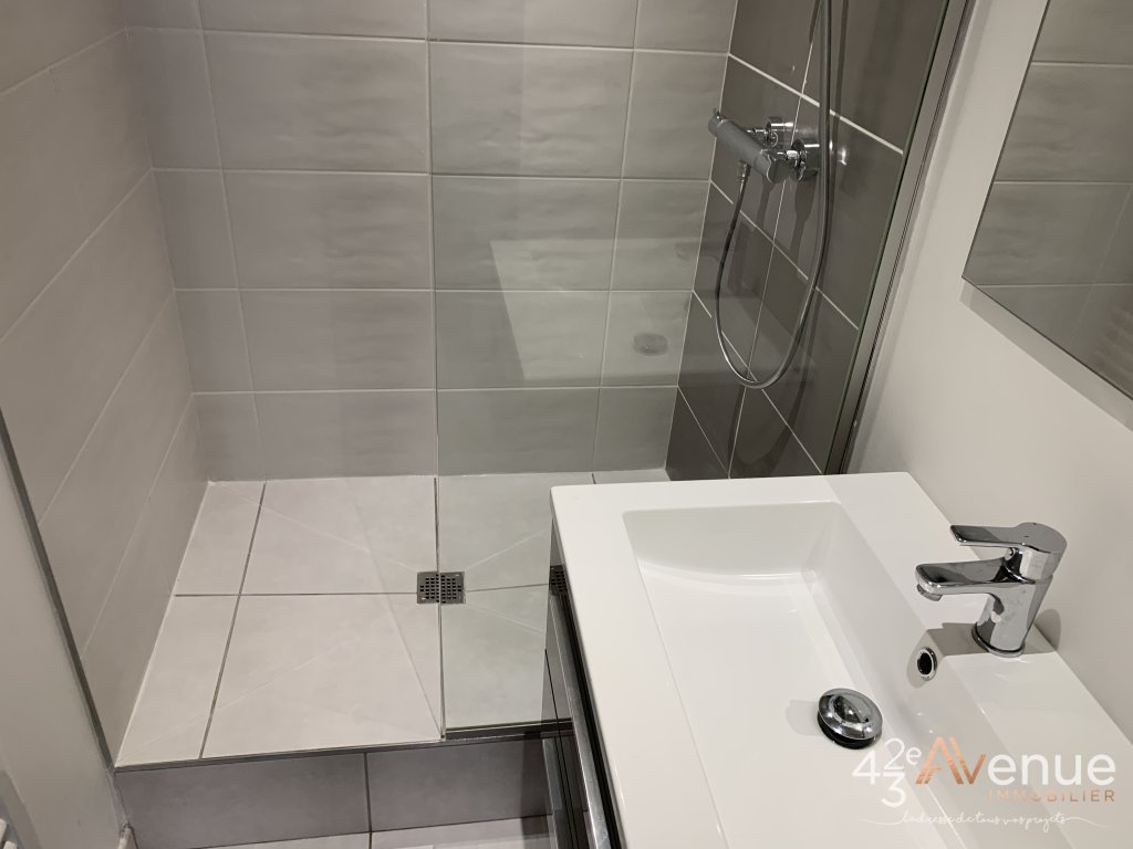 APPARTEMENT T2 - ST ETIENNE CENTRE VILLE - 52 m2 - LOU&Eacute;