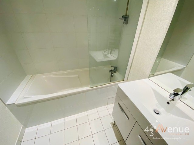 APPARTEMENT T2 A LOUER - ST ETIENNE CENTRE VILLE/REPUBLIQUE/FOURNEYRON - 43.95 m2 - 482 &euro; charges comprises par mois