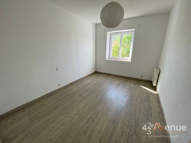 APPARTEMENT T2 - ST ETIENNE COLLINE DES PERES - 56.83 m2 - LOU&Eacute;