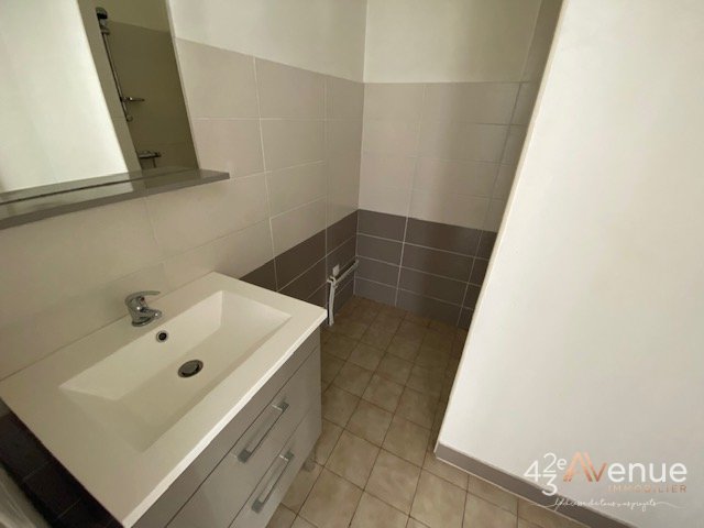 APPARTEMENT T2 - ST ETIENNE COLLINE DES PERES - 56.83 m2 - LOU&Eacute;