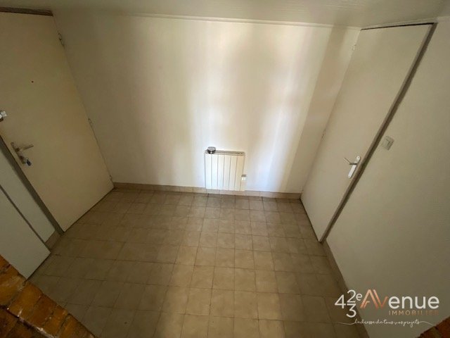 APPARTEMENT T2 - ST ETIENNE COLLINE DES PERES - 56.83 m2 - LOU&Eacute;