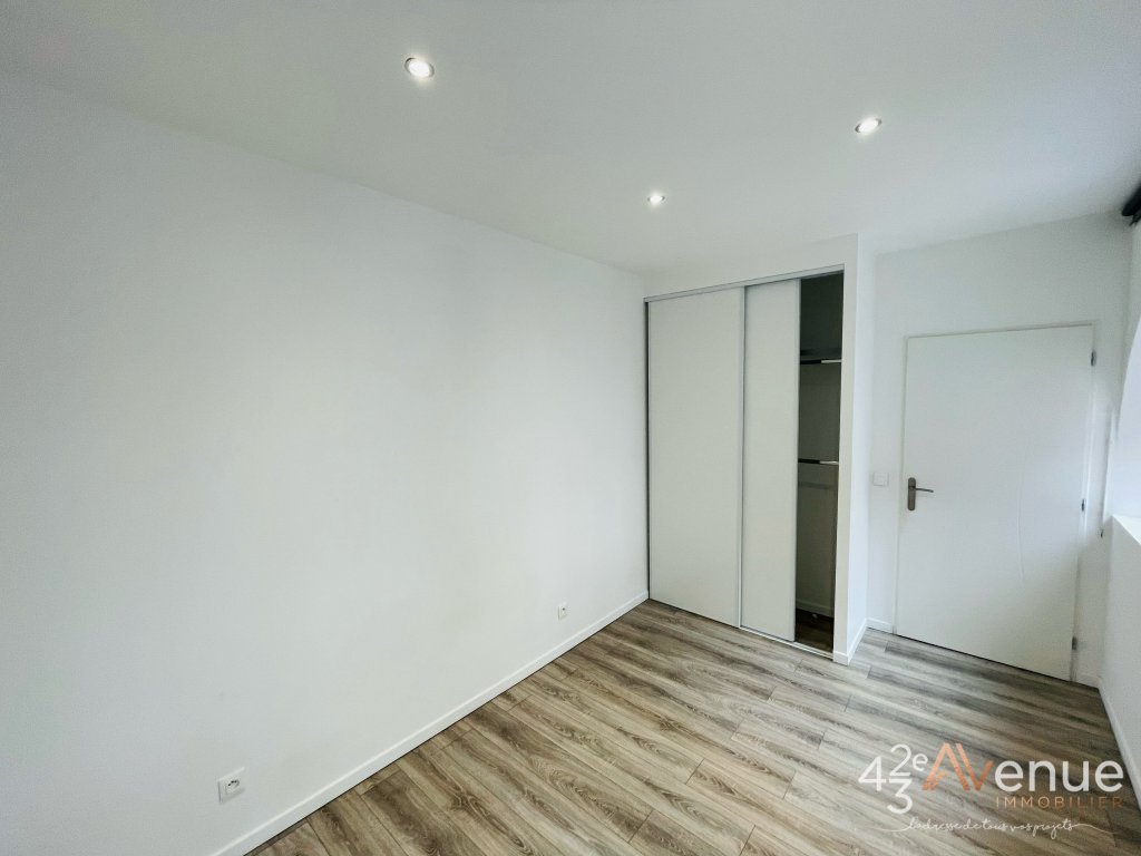 APPARTEMENT T2 A LOUER - ST ETIENNE DORIAN/PEUPLE/HOTEL DE VILLE - 34.22 m2 - 430 &euro; charges comprises par mois