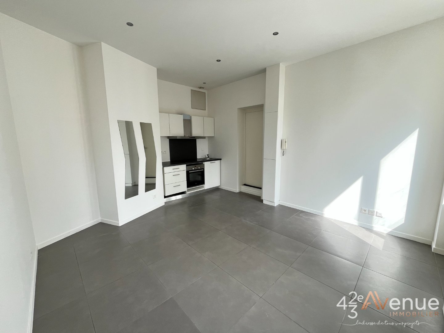 APPARTEMENT T2 - ST ETIENNE DORIAN / PEUPLE - 30.9 m2 - LOUÉ