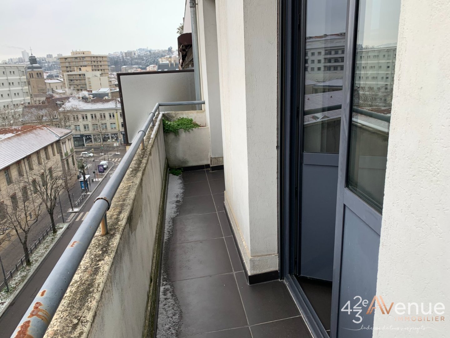 APPARTEMENT T2 A LOUER - ST ETIENNE FACE AU LYCEE FAURIEL/LIBERATION - 34.09 m2 - 525 &euro; charges comprises par mois