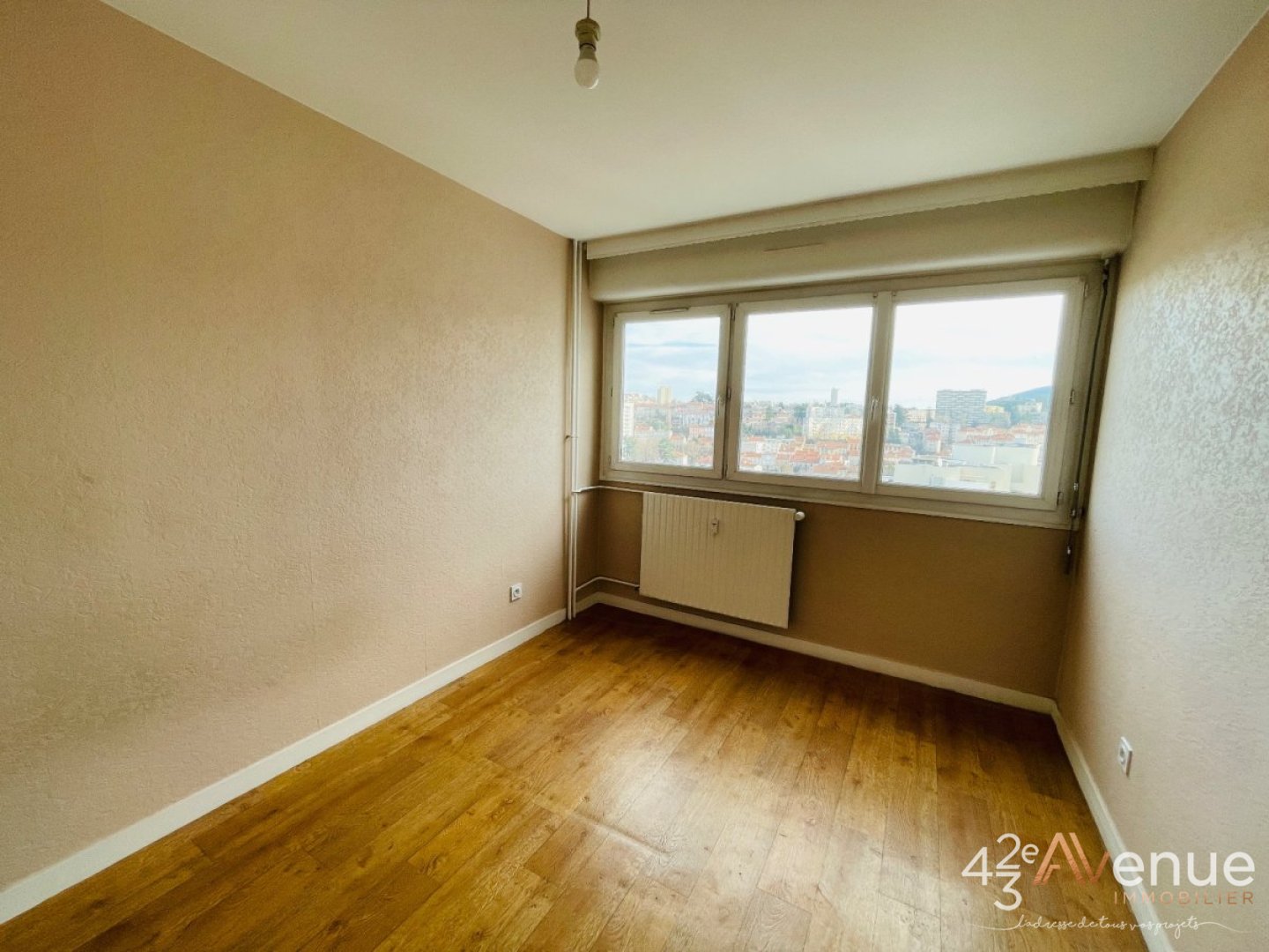 APPARTEMENT T2 - ST ETIENNE FACULTE   CENTRE DEUX - 56.06 m2 - LOU&Eacute;