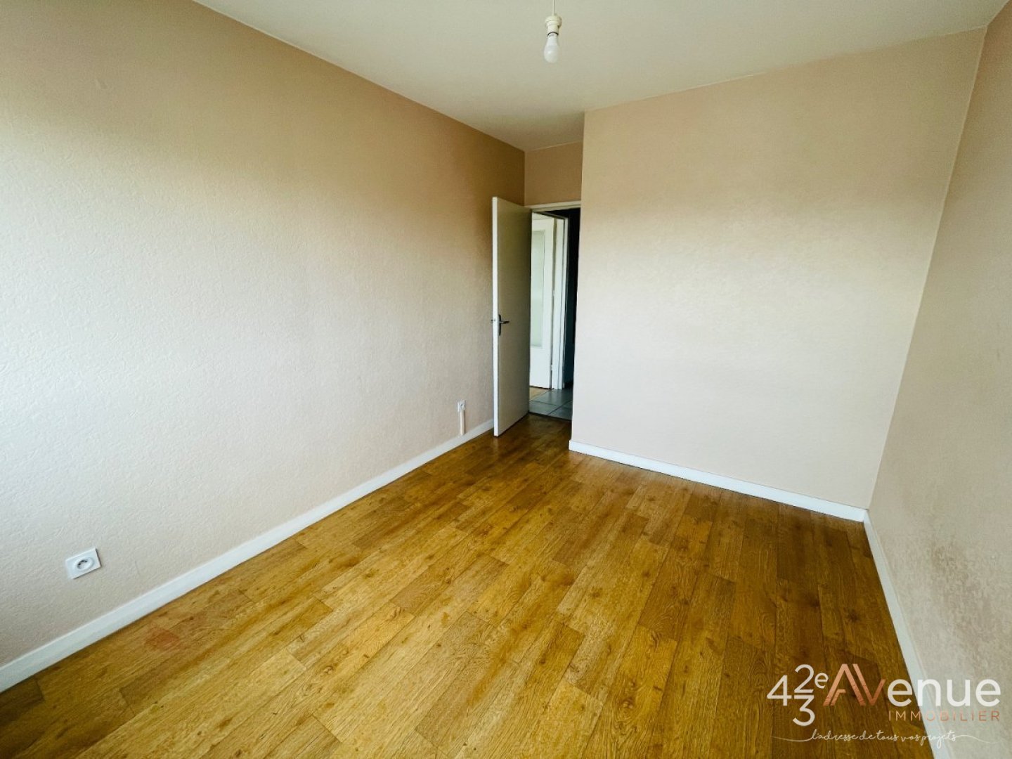 APPARTEMENT T2 - ST ETIENNE FACULTE   CENTRE DEUX - 56.06 m2 - LOU&Eacute;