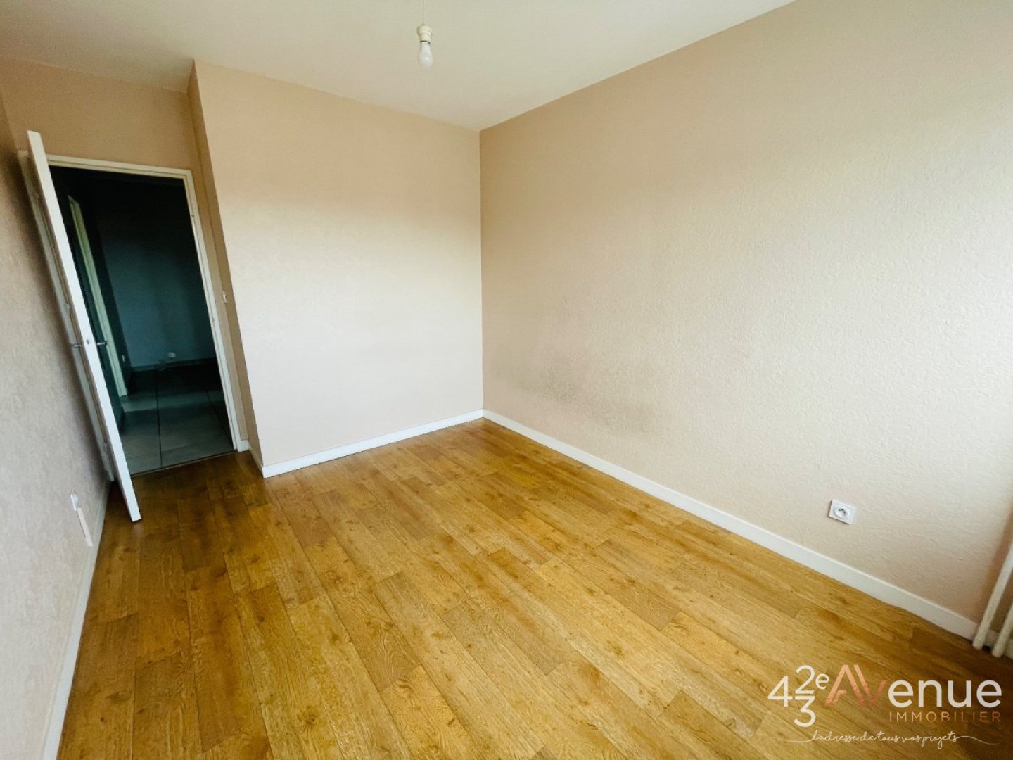 APPARTEMENT T2 - ST ETIENNE FACULTE   CENTRE DEUX - 56.06 m2 - LOU&Eacute;