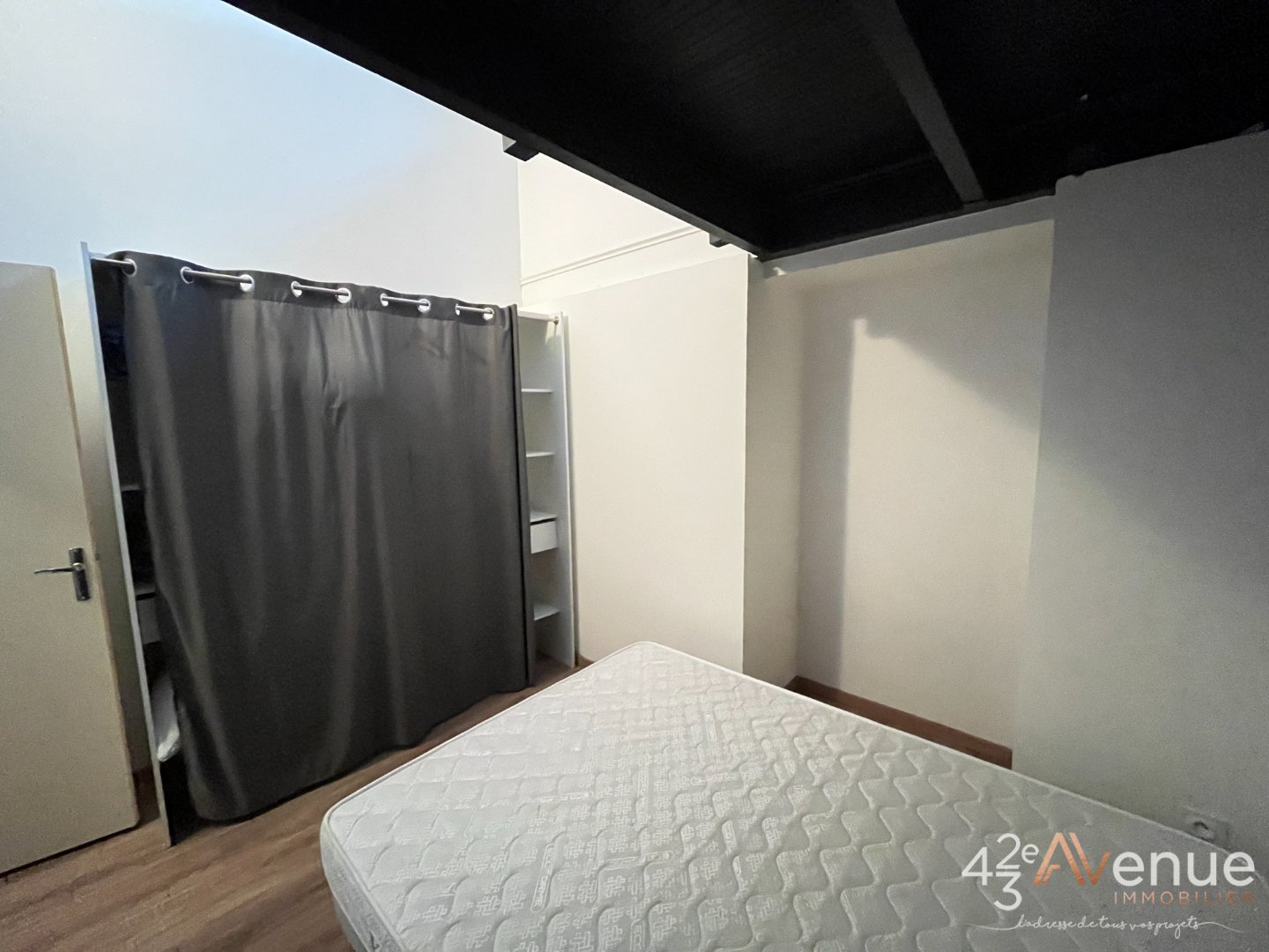 APPARTEMENT T2 - ST ETIENNE FACULTE   CENTRE DEUX - 43.98 m2 - LOU&Eacute;