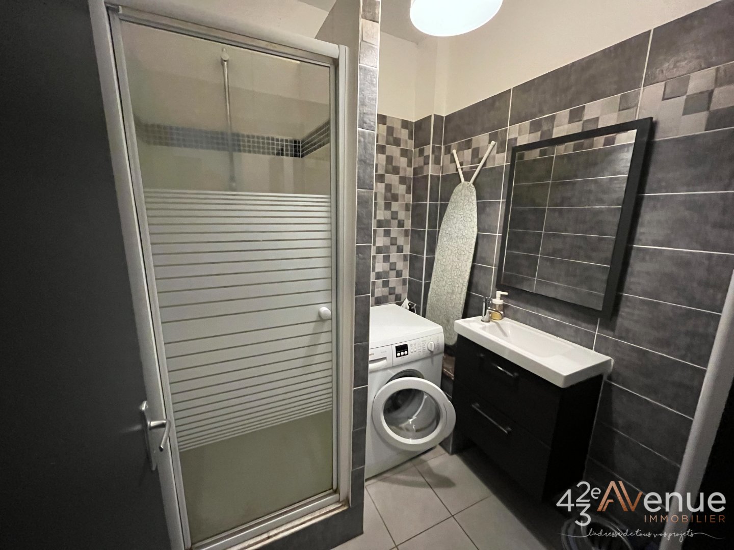 APPARTEMENT T2 - ST ETIENNE FACULTE   CENTRE DEUX - 43.98 m2 - LOU&Eacute;