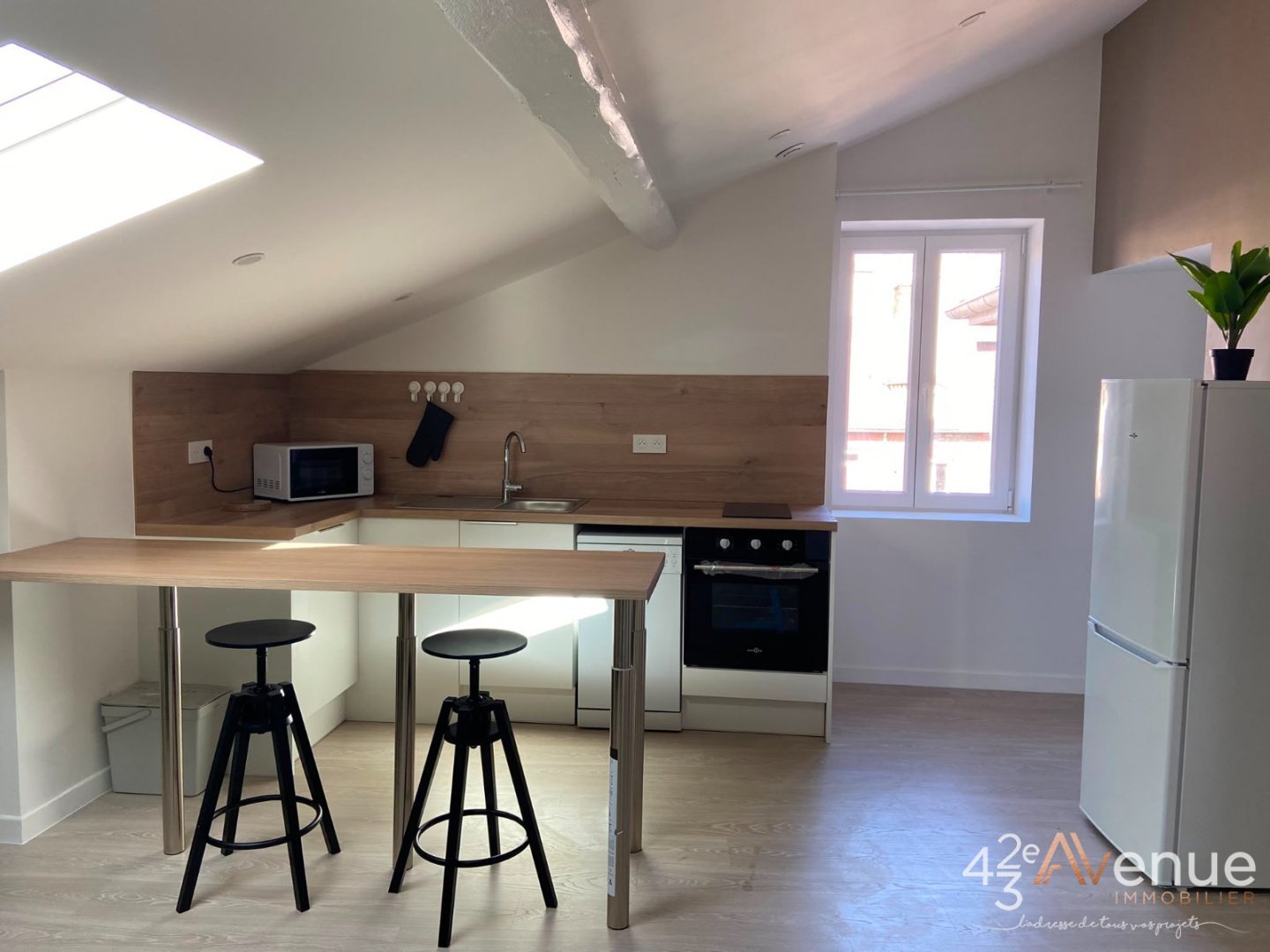 APPARTEMENT T2 A LOUER - ST ETIENNE FACULTE   CENTRE DEUX - 62.45 m2 - 550 &euro; charges comprises par mois