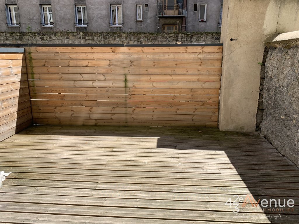 T2 avec Terrasse A LOUER - ST ETIENNE FACULTE   CENTRE DEUX - 30.15 m2 - 480 &euro; charges comprises par mois