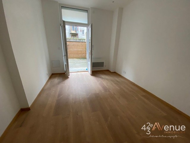T2 avec Terrasse A LOUER - ST ETIENNE FACULTE   CENTRE DEUX - 30.15 m2 - 480 &euro; charges comprises par mois