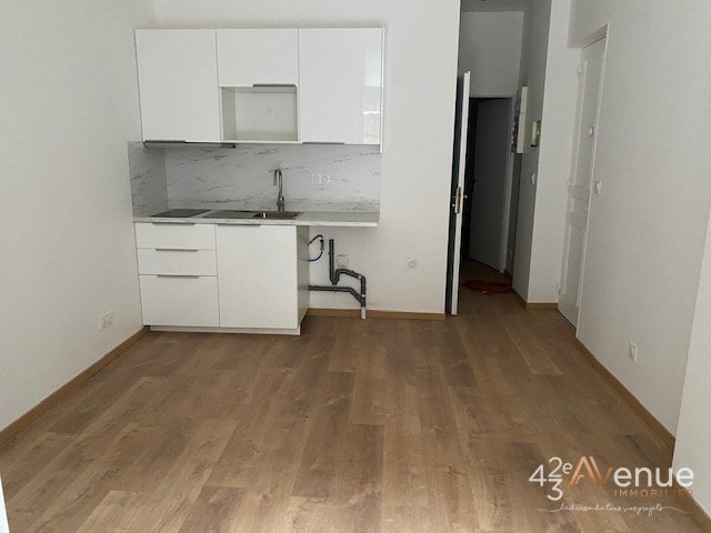 T2 avec Terrasse A LOUER - ST ETIENNE FACULTE   CENTRE DEUX - 30.15 m2 - 480 &euro; charges comprises par mois