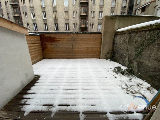 T2 avec Terrasse A LOUER - ST ETIENNE FACULTE   CENTRE DEUX - 30.15 m2 - 480 &euro; charges comprises par mois
