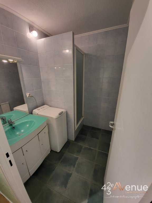 APPARTEMENT T2 - ST ETIENNE FACULTE   CENTRE DEUX - 52.28 m2 - LOU&Eacute;