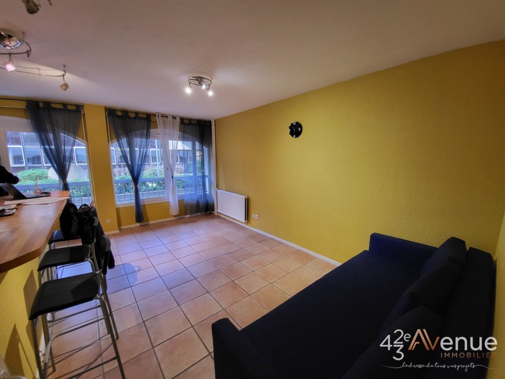 APPARTEMENT T2 - ST ETIENNE FACULTE   CENTRE DEUX - 52.28 m2 - LOU&Eacute;