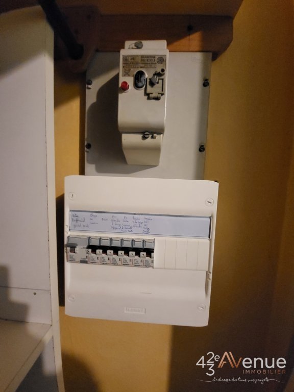 APPARTEMENT T2 - ST ETIENNE FACULTE   CENTRE DEUX - 52.28 m2 - LOU&Eacute;