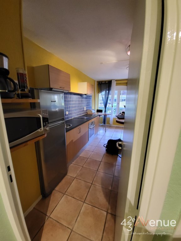 APPARTEMENT T2 - ST ETIENNE FACULTE   CENTRE DEUX - 52.28 m2 - LOU&Eacute;