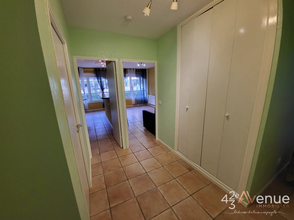 APPARTEMENT T2 - ST ETIENNE FACULTE   CENTRE DEUX - 52.28 m2 - LOU&Eacute;